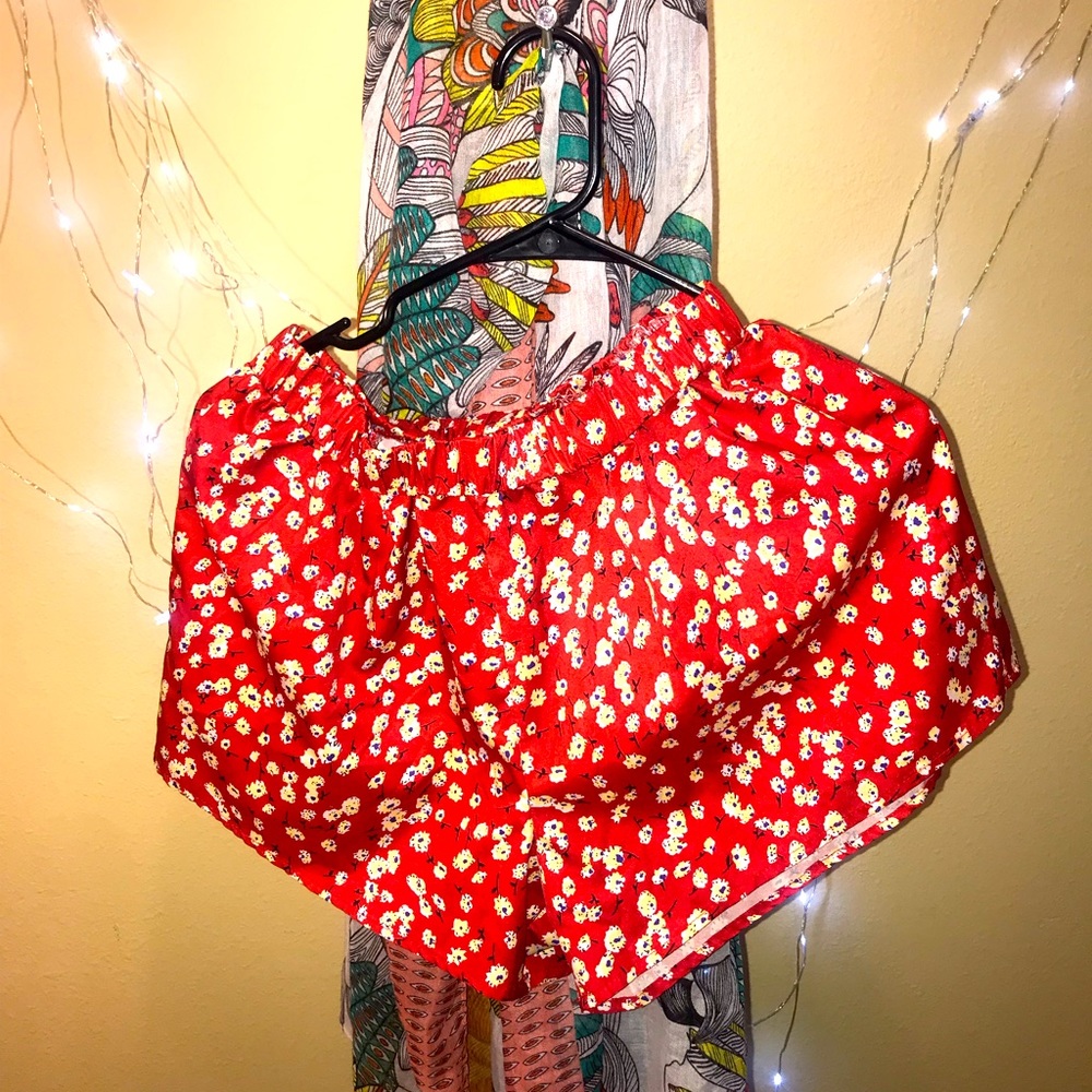 Adorable Floral printed short shorts for woman